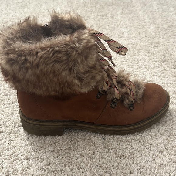 Universal Thread Boots - Picture 5 of 7